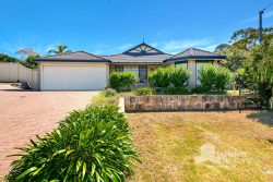 320 Ocean Dr, Withers WA 6230, Australia