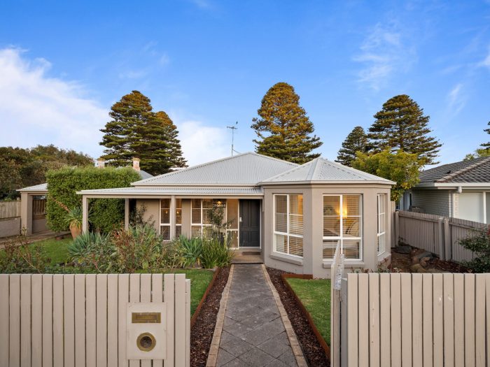 Unit 2/94 Sackville St Port Fairy VIC 3284, Australia