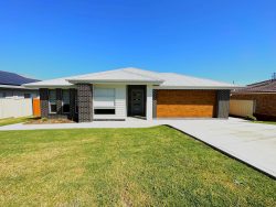 63 Templemore St, Young NSW 2594, Australia