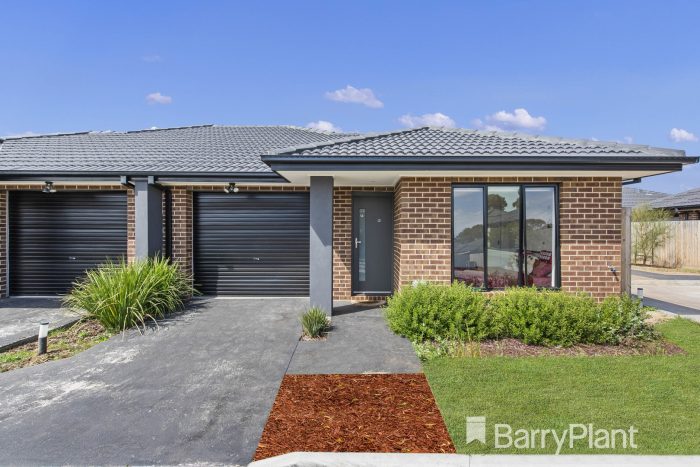 13 Toohey Cl, Melton South VIC 3338, Australia