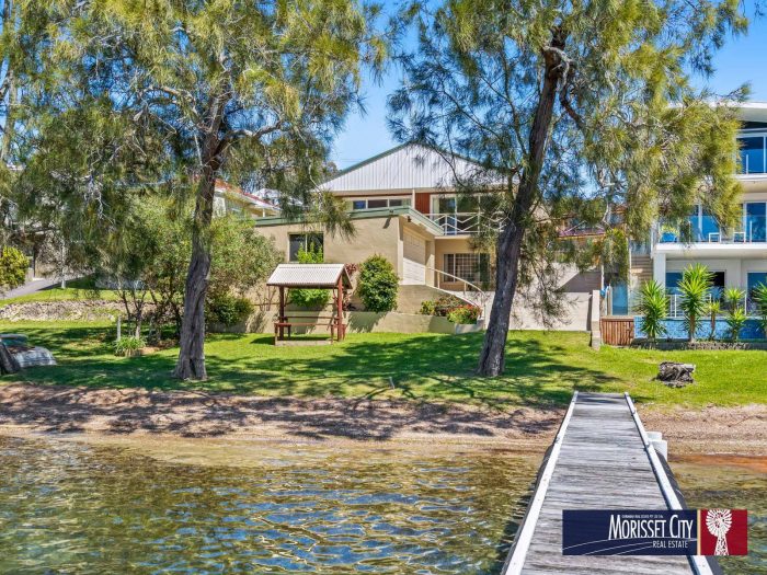 11 Beach Rd Balcolyn NSW 2264, Australia