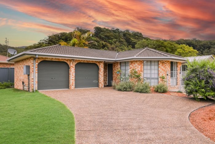 7 John Howe Pl, Point Clare NSW 2250, Australia