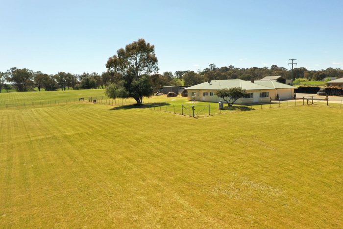 44 Mcmahons Rd, Young NSW 2594, Australia