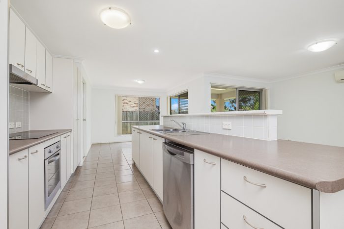 54 Paul Dr, Regents Park QLD 4118, Australia