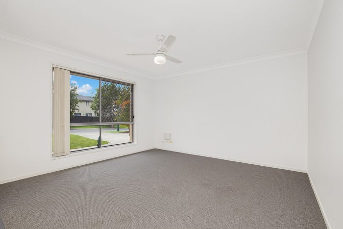 54 Paul Dr, Regents Park QLD 4118, Australia