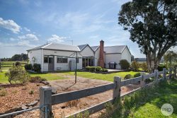 5025 Colac-Ballarat Rd, Cambrian Hill VIC 3352, Australia