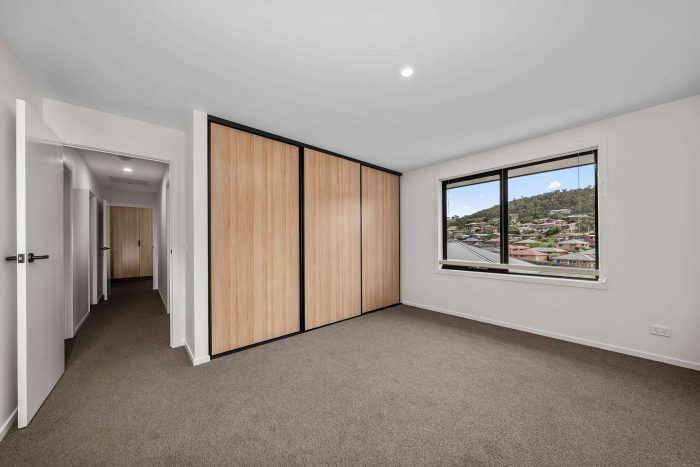 Unit 3/24 Dumbarton Dr, Geilston Bay TAS 7015, Australia