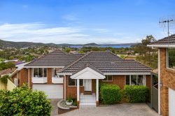 Unit 2/37 Lushington St, East Gosford NSW 2250, Australia