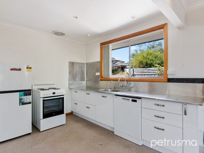 Unit 1/12 Baynton St, Kingston TAS 7050, Australia