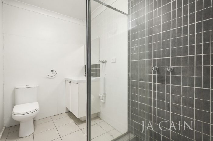 Unit 2/332 Riversdale Rd, Hawthorn East VIC 3123, Australia