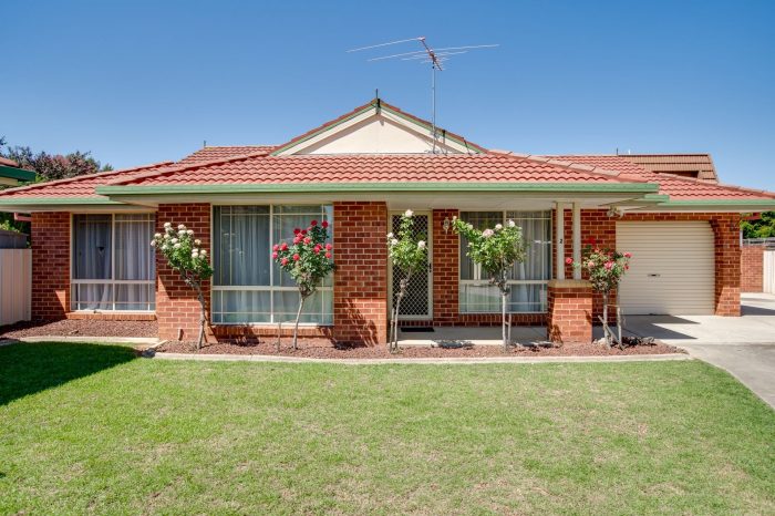 Unit 2/567 Seymour St, Lavington NSW 2641, Australia