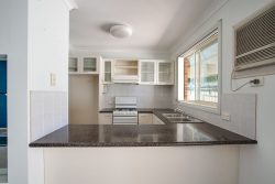 Unit 2/567 Seymour St, Lavington NSW 2641, Australia