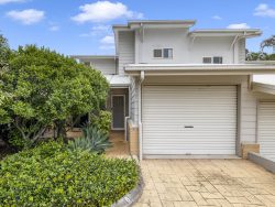 Unit 6/11 Trevally Cres, Manly West QLD 4179, Australia