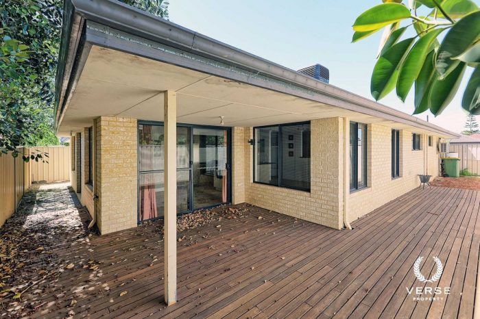 13 Godwit St, Queens Park WA 6107, Australia