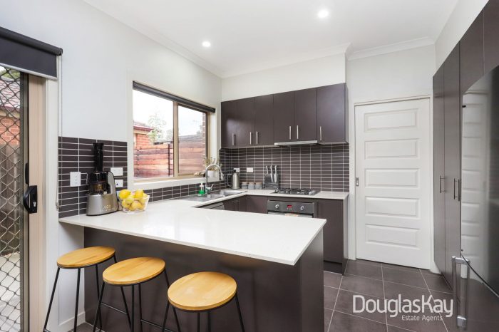 Unit 2/16 Helene St, Ardeer VIC 3022, Australia