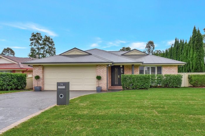 19 Jacaranda Cl, Aberglasslyn NSW 2320, Australia