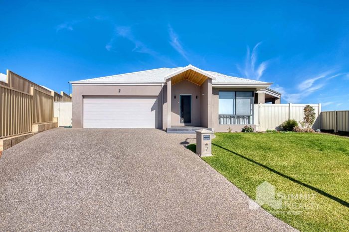 7 Lancier Ct, Australind WA 6233, Australia