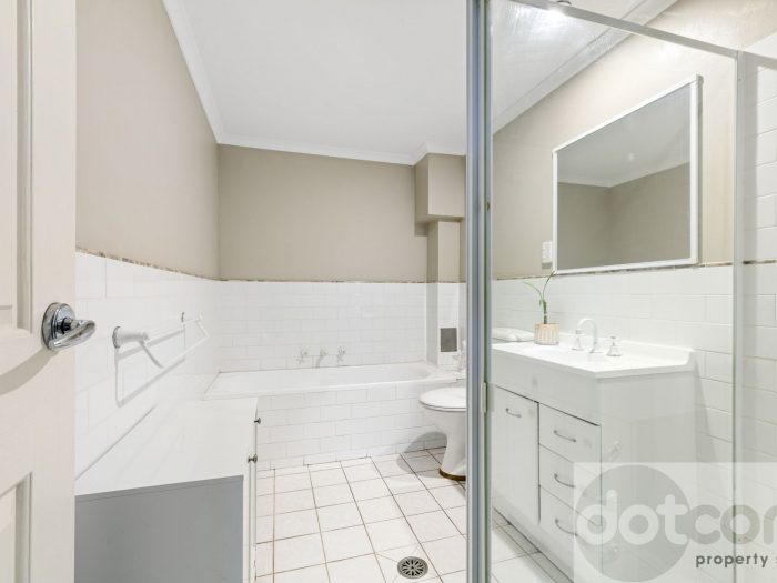 Unit 2/3 Shortland St, Point Frederick NSW 2250, Australia