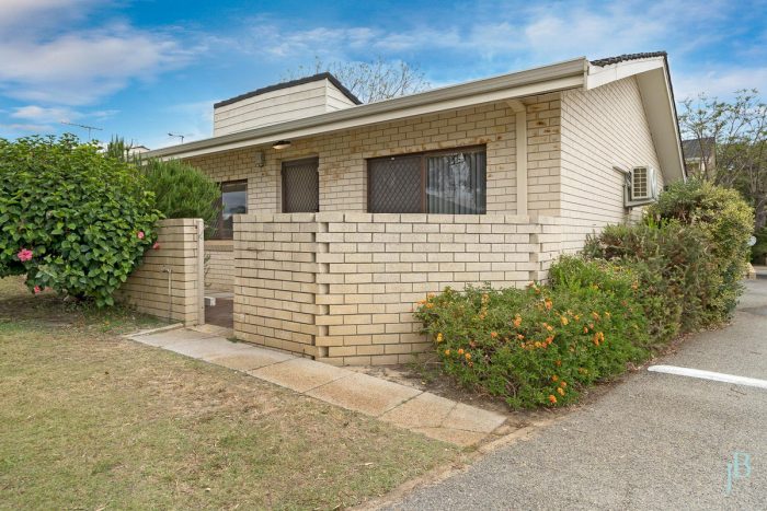 Unit 1/79 Clydesdale St, Como WA 6152, Australia