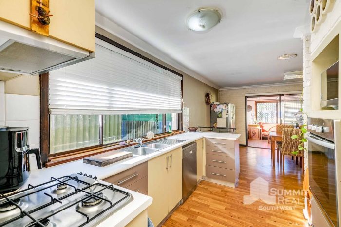 15 Wakefield Ave, Withers WA 6230, Australia