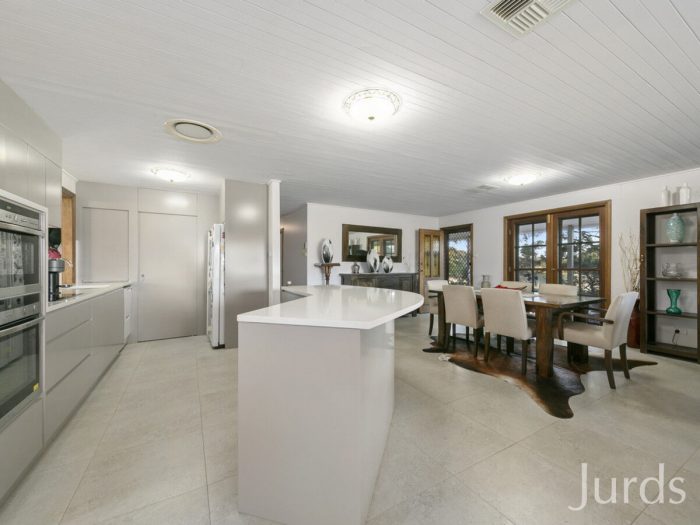 295 Swans Ln, Quorrobolong NSW 2325, Australia