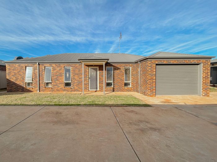 Unit 2/10 Ashton St, Swan Hill VIC 3585, Australia