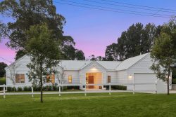 42 Burrawang St, Robertson NSW 2577, Australia