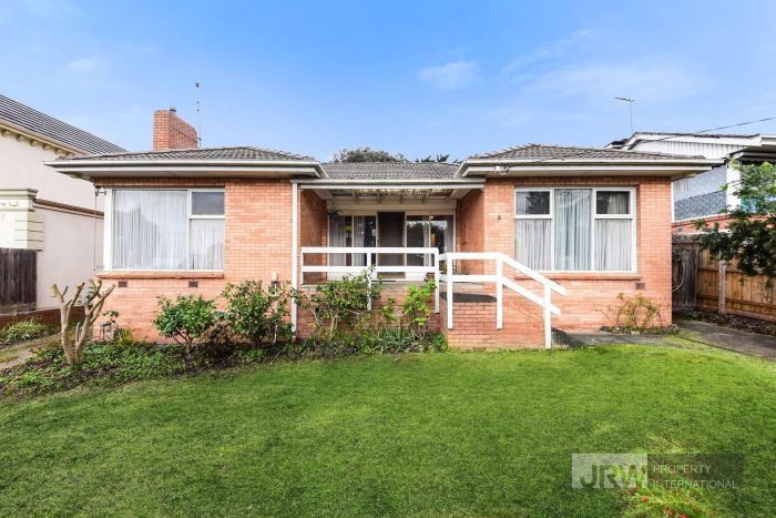 8 Fairhills Parade, Glen Waverley VIC 3150, Australia