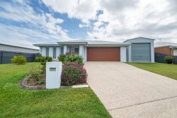 29 Dickens Ave, Ooralea QLD 4740, Australia