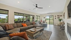 10 Golf View Ct, Drouin VIC 3818, Australia