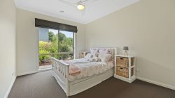 10 Golf View Ct, Drouin VIC 3818, Australia