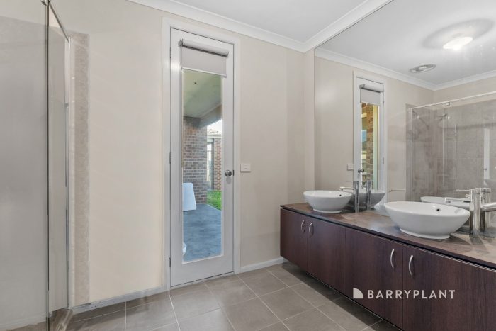 6 Honey Ct, Berwick VIC 3806, Australia