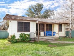 8 Kenny Pl, Tolland NSW 2650, Australia