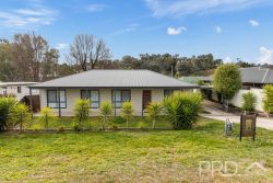 27 Kinred St, Tumut NSW 2720, Australia