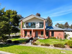 14 Law Dr, Hamilton VIC 3300, Australia