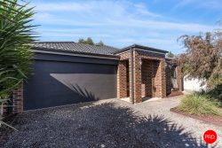 13 Robbins Ct, Epsom VIC 3551, Australia