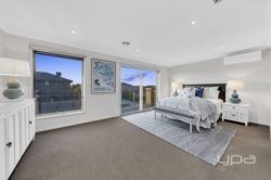 26 Roundhay Cres, Point Cook VIC 3030, Australia