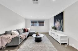 26 Roundhay Cres, Point Cook VIC 3030, Australia