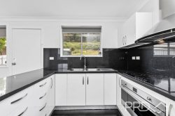 40 Sunnyside Ave, Batlow NSW 2730, Australia