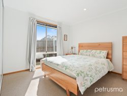 Unit 2/8 Zeehan St, Warrane TAS 7018, Australia