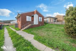 16 Acacia Cres, Gagebrook TAS 7030, Australia