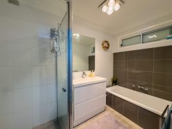 20 Betty Anne Pl, Mardi NSW 2259, Australia