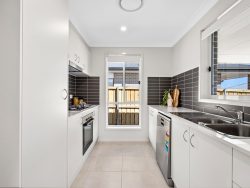 2/4 Caputar Way, Lochinvar NSW 2321, Australia