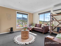 8 Cardiff Ct, Austins Ferry TAS 7011, Australia