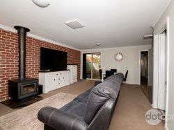 Unit 1/125 Cobbora Rd, Dubbo NSW 2830, Australia