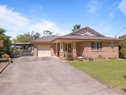 11 Damar Ave, Kootingal NSW 2352, Australia