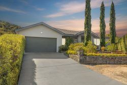 7 Elaroo Pl, Jerrabomberra NSW 2619, Australia