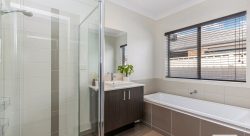 62 Garden Dr, Epsom VIC 3551, Australia