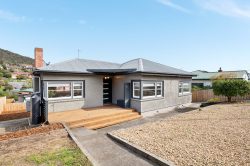 Unit 1/98 Gordons Hill Rd, Lindisfarne TAS 7015, Australia