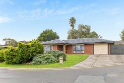 14 Cass Ct, Woodcroft SA 5162, Australia